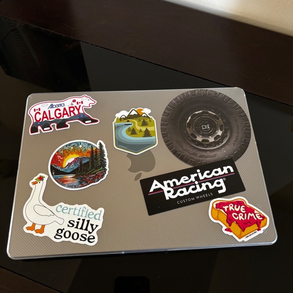 MacBook Pro 14inch - Picture 3 of 9